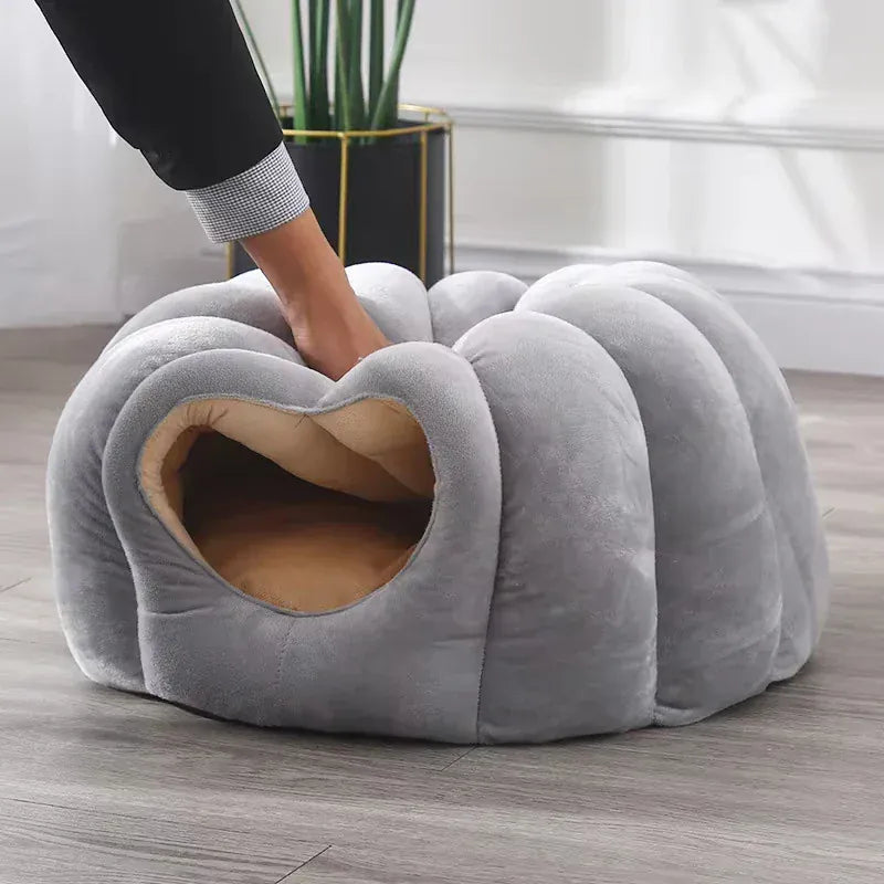 TechnuPet Cat Bed Pumpkin Warm Cat Bed